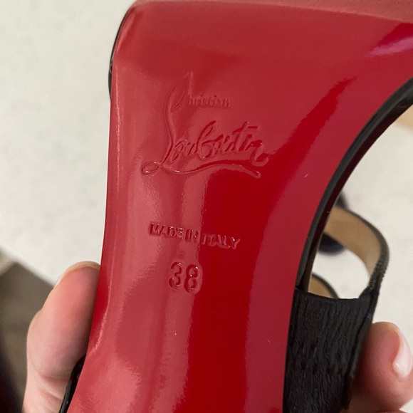 New CHRISTIAN LOUBOUTIN
Vavazou Asymmetric Sandals - Picture 10 of 14